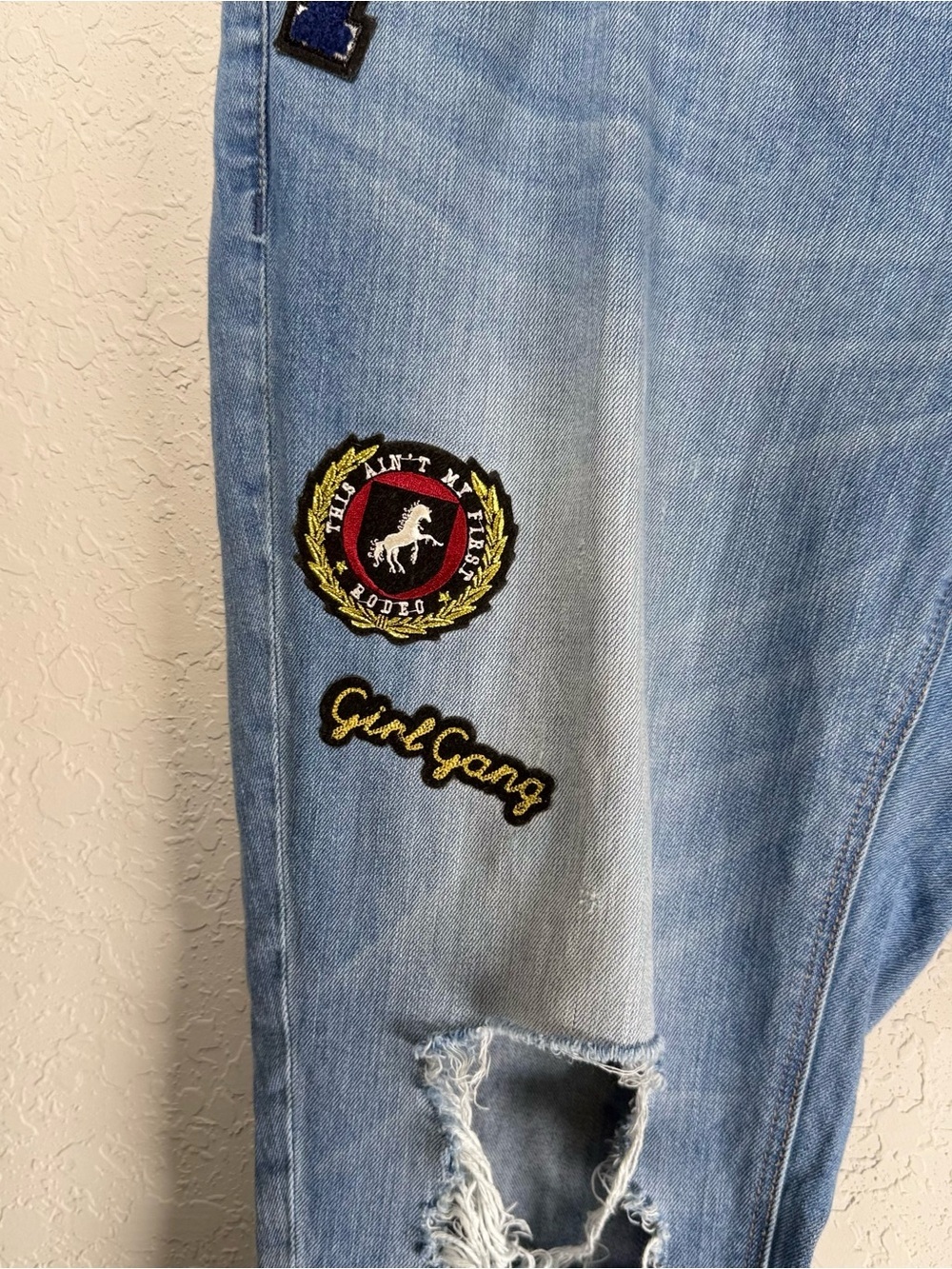 Express Girlfriend Patch Distressed Jeans Size 12 Light Wash Stretch Denim - Picture 3 of 8